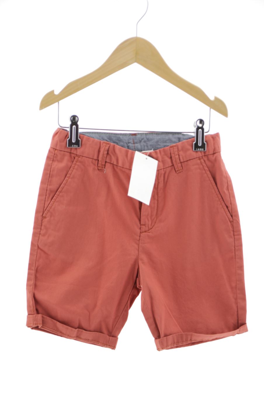 Short H&M de la taille 5 ans avec une étiquette