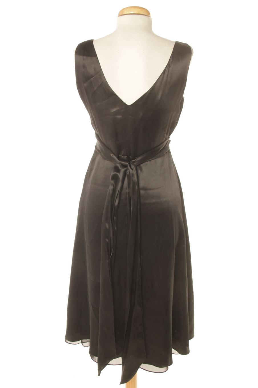 Vestido elegante de Zara de la talla M, de color negro de seda