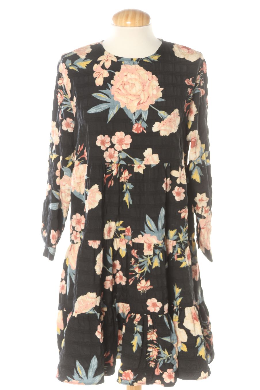 Robe casual Zara de la taille M, de couleur fleurs