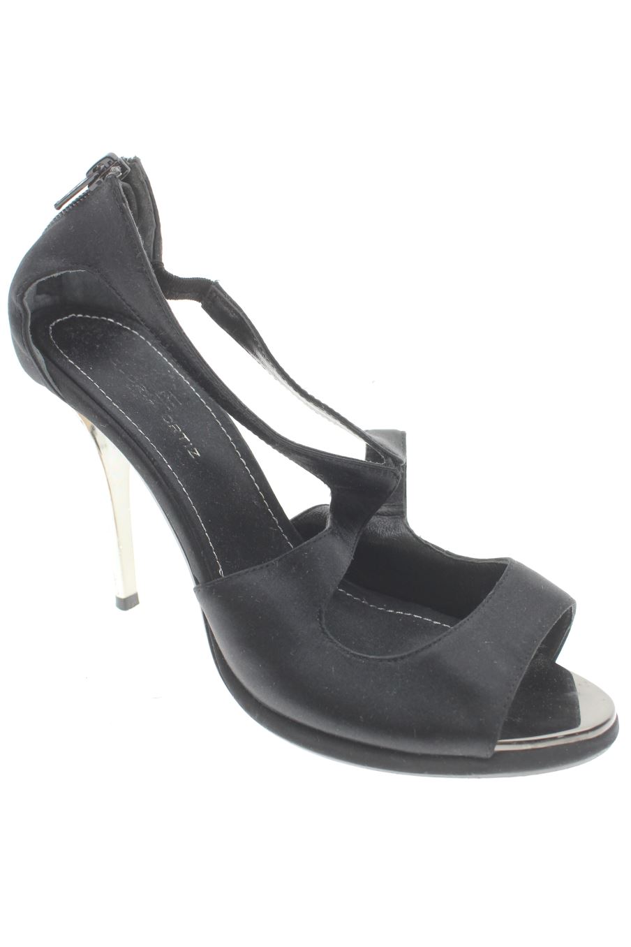 Sandalias tacon de Gloria Ortiz de la talla 37, de color negro de