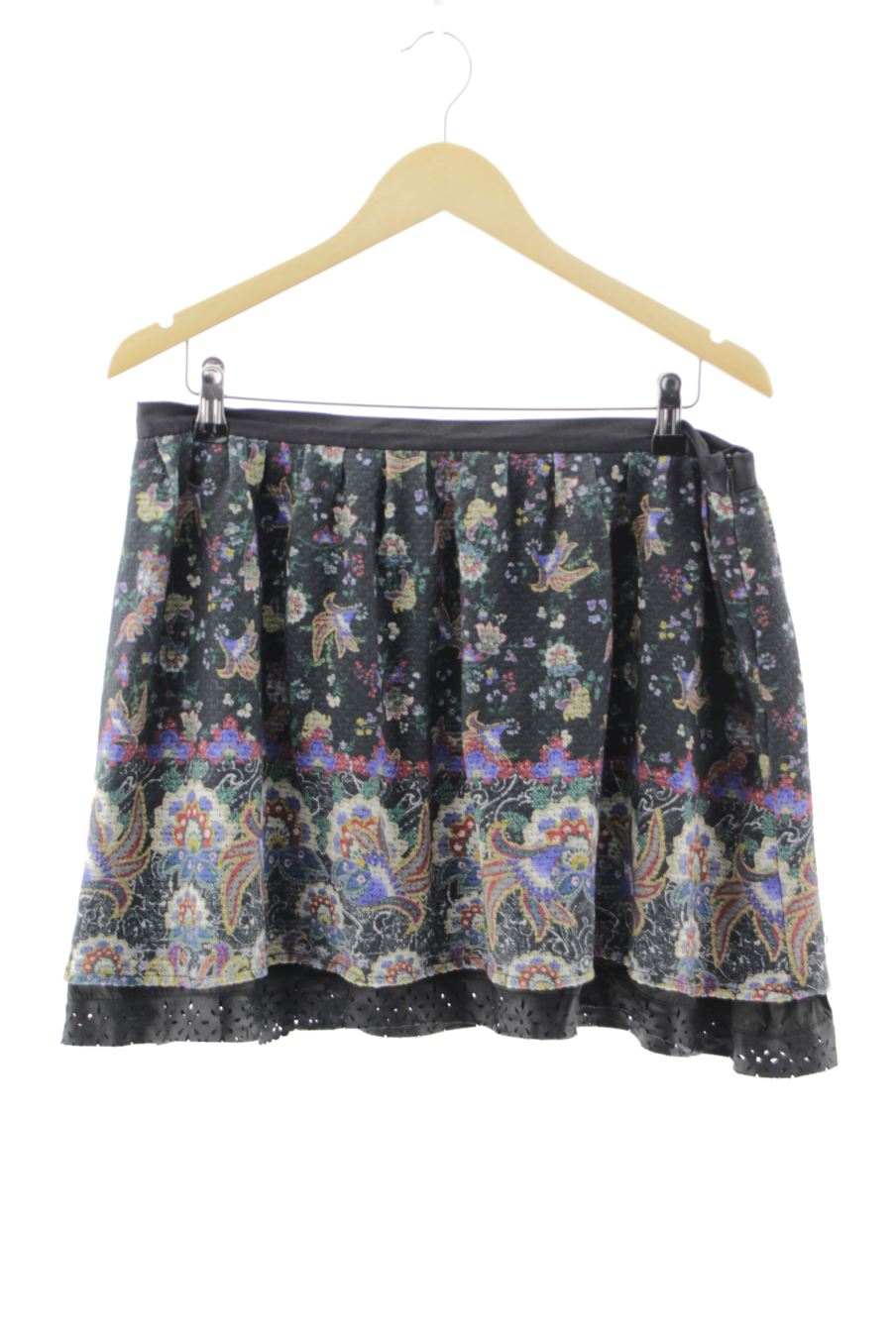 Jupe Stradivarius de la taille 42, de couleur fleurs