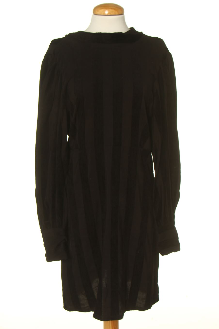 Robe Frnch de la taille XL, de couleur noir