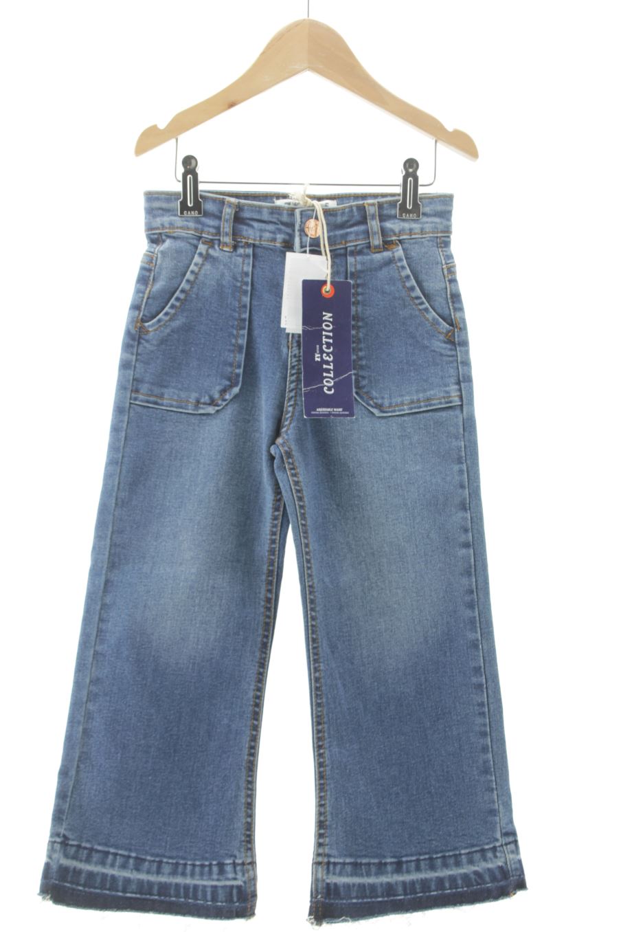 Jeans ZY de la taille 4 ans avec une étiquette