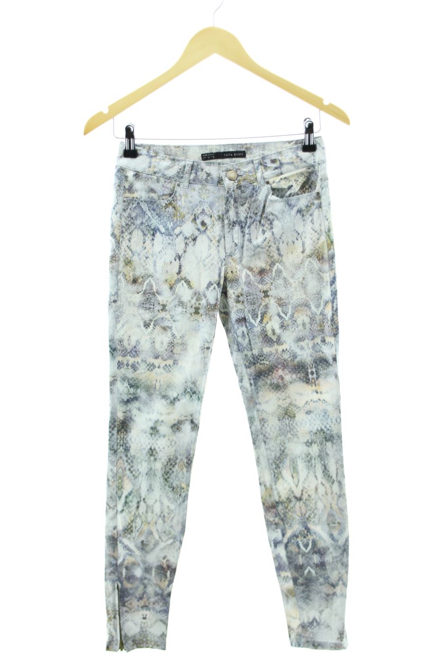 Vaqueros de Zara de la talla S, de color animal print