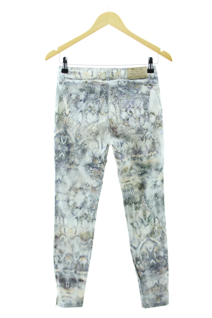 Vaqueros de Zara de la talla S, de color animal print