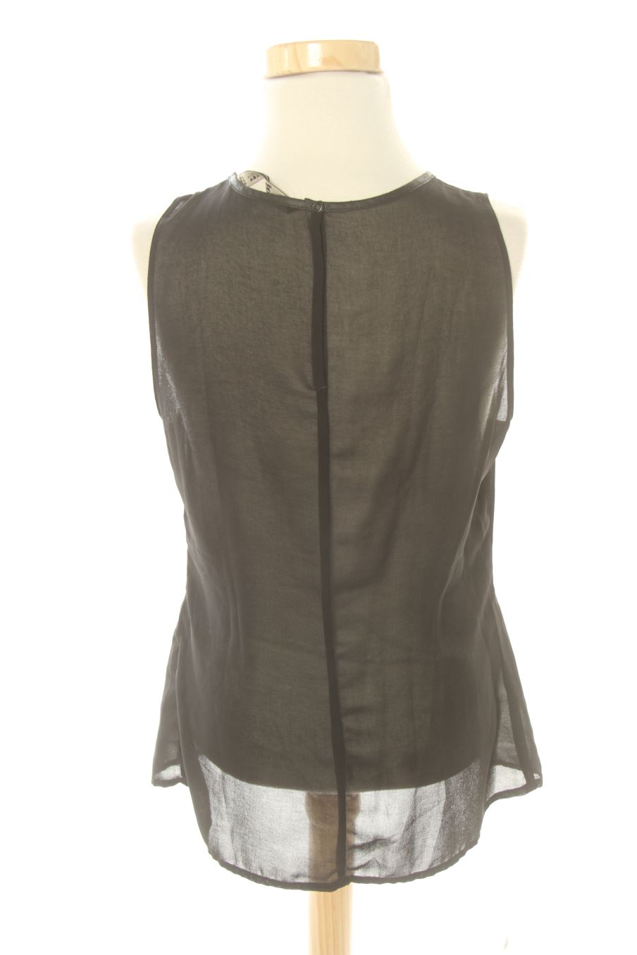 Top de Trf (ZARA) de la talla S, de color negro