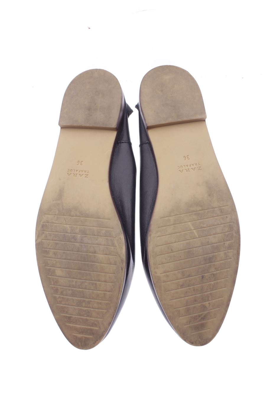 Zapatos planos de Zara de la talla 36, de color negro de