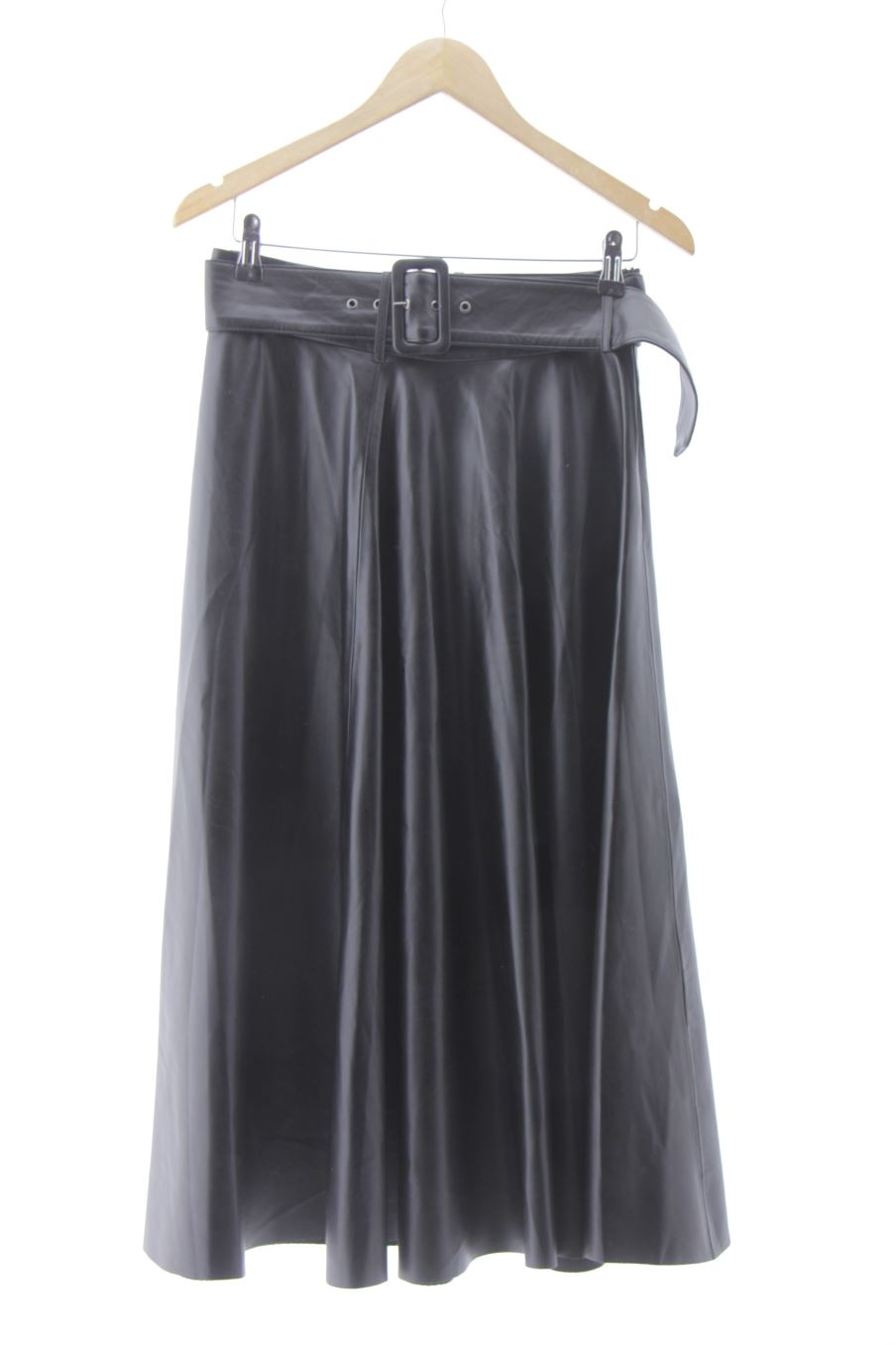 Jupe Zara de la taille M, de couleur noir de synthétique