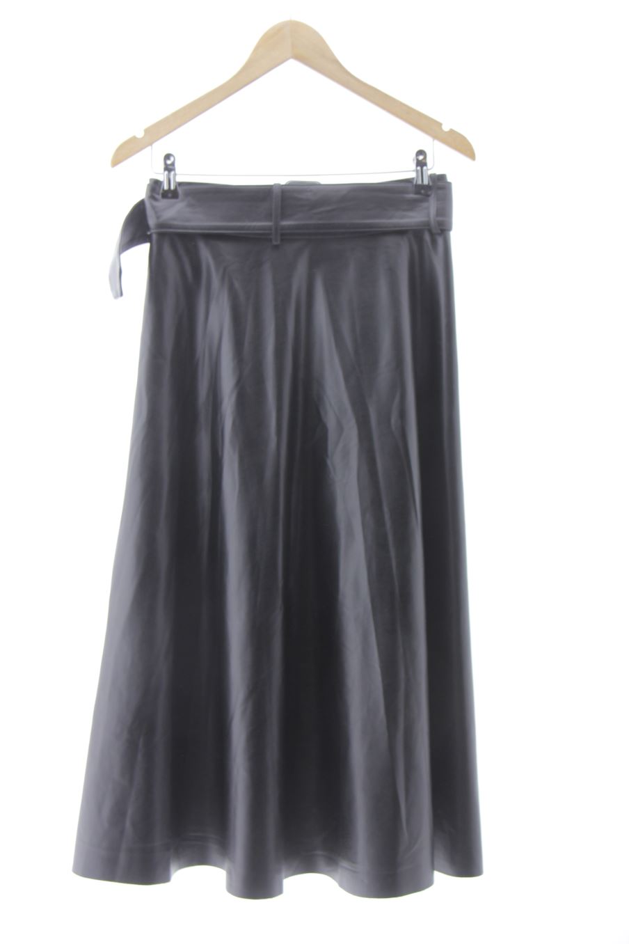 Jupe Zara de la taille M, de couleur noir de synthétique