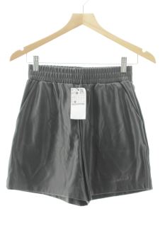Pantalón corto XS Stradivarius