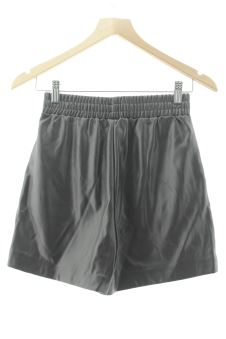 Pantalón corto XS Stradivarius