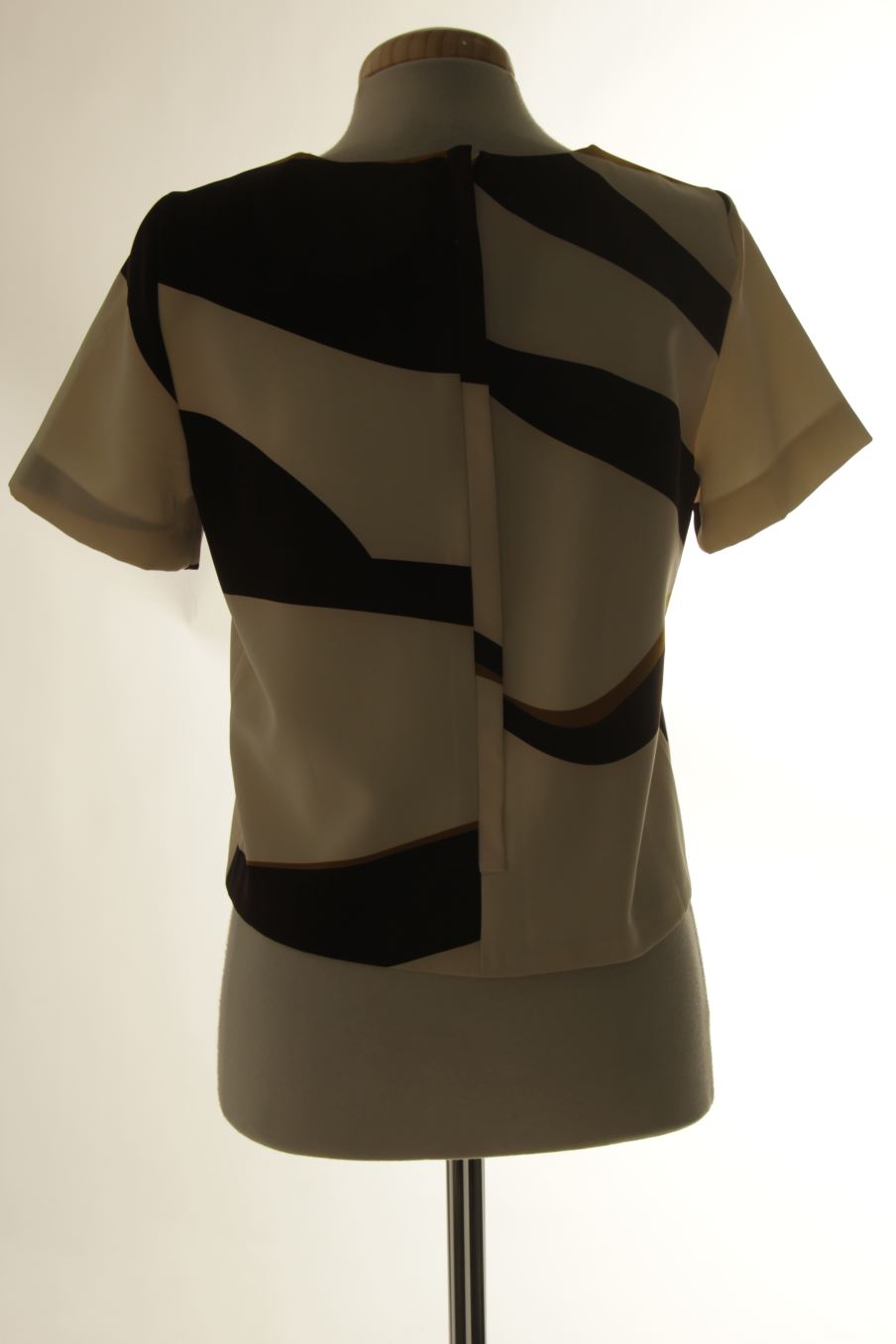 Blusa de manga corta de Zara de la talla S, de color estampado