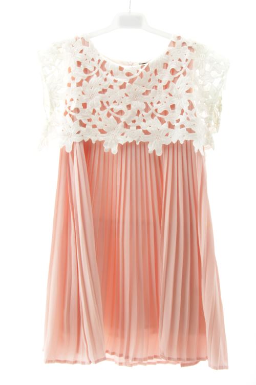 Aufwändiges Kleid