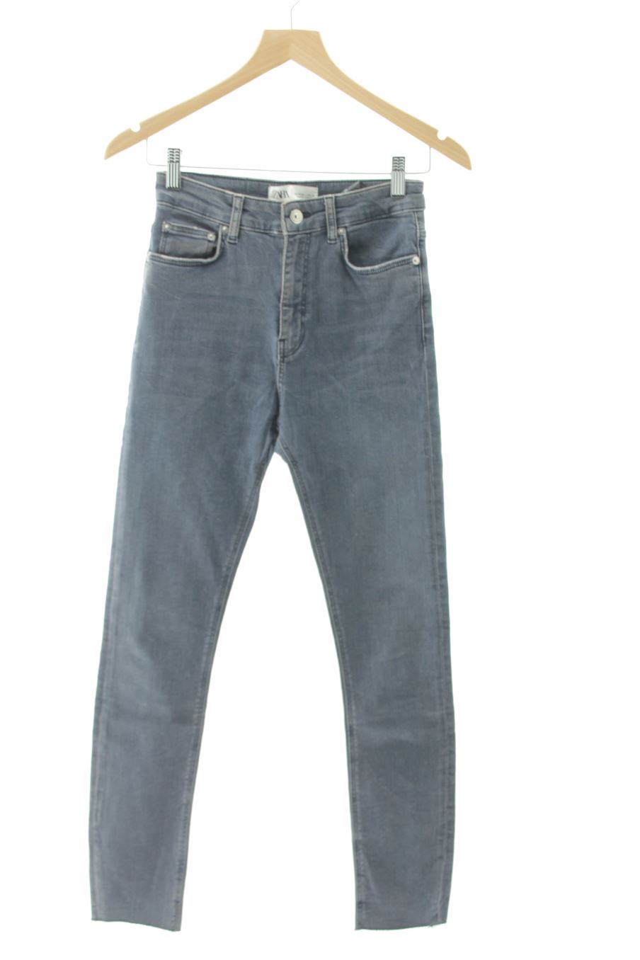 Jeans Zara de la taille 38, de couleur bleu de denim