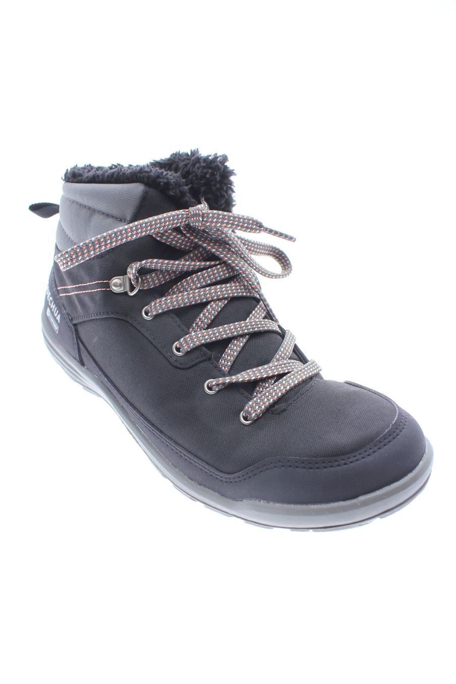 Botas de Quechua (DECATHLON) de la talla 38, de color negro de