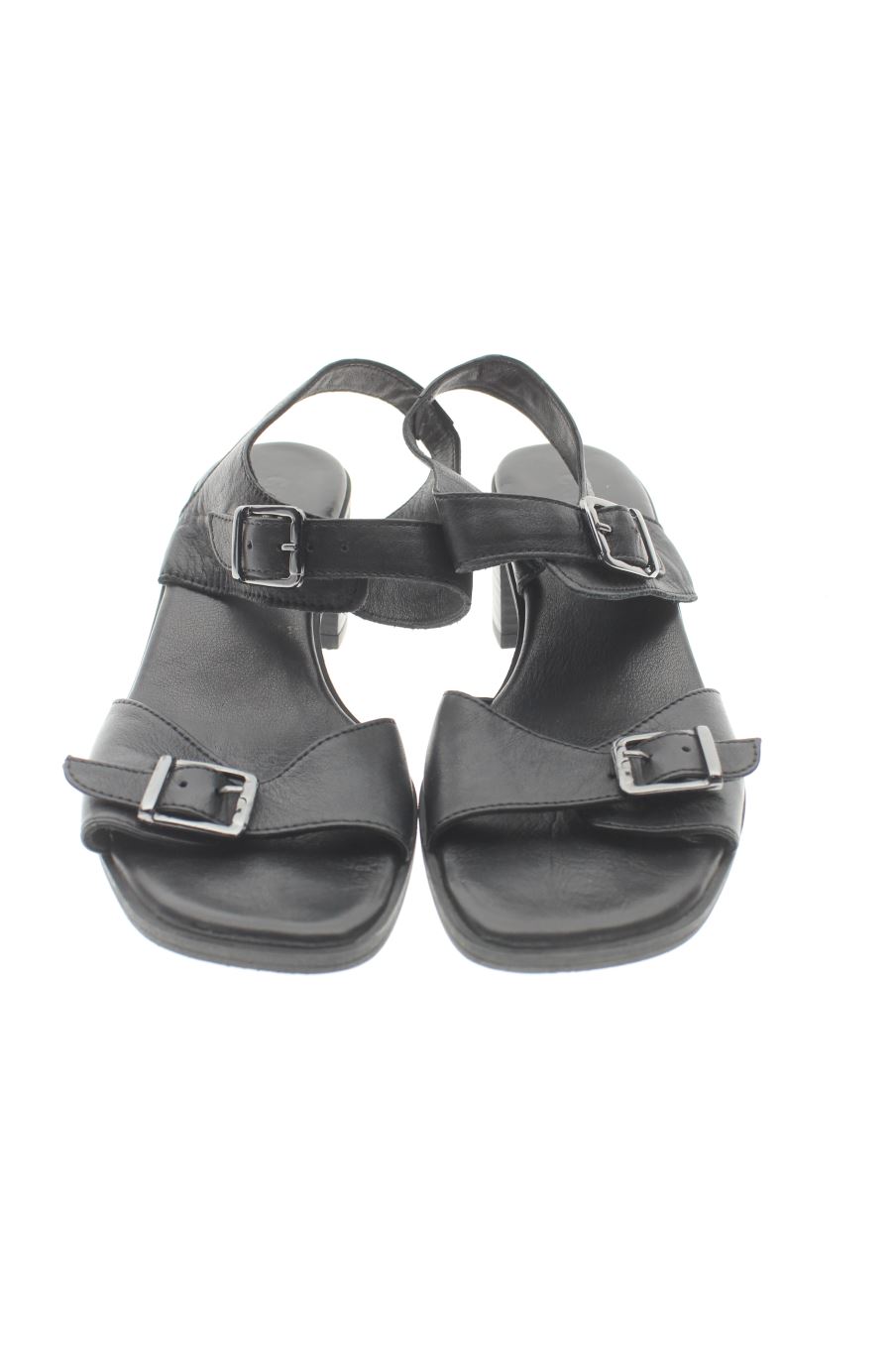 Sandalias tacon de Camila`s de la talla 37, de color negro de