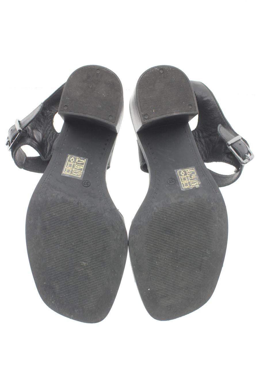 Sandalias tacon de Camila`s de la talla 37, de color negro de