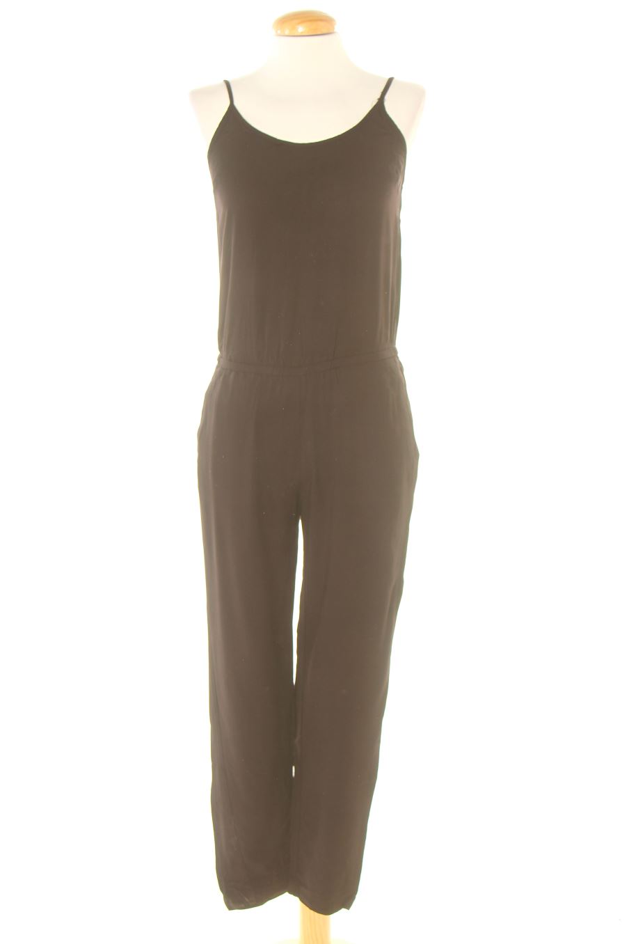 Mono de H&M de la talla 34, de color negro