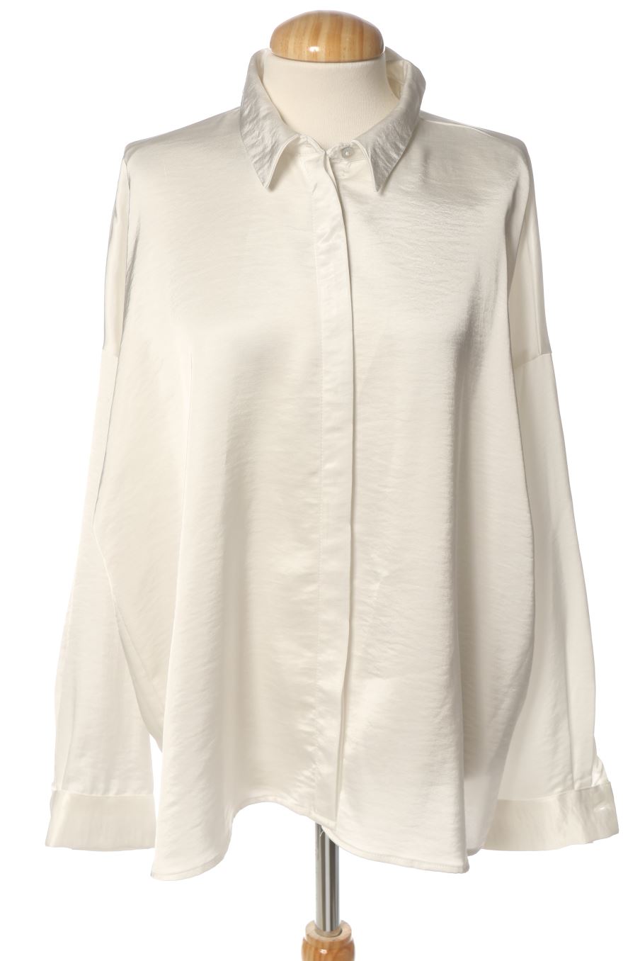 Camisa de Zara de la talla L, de color blanco