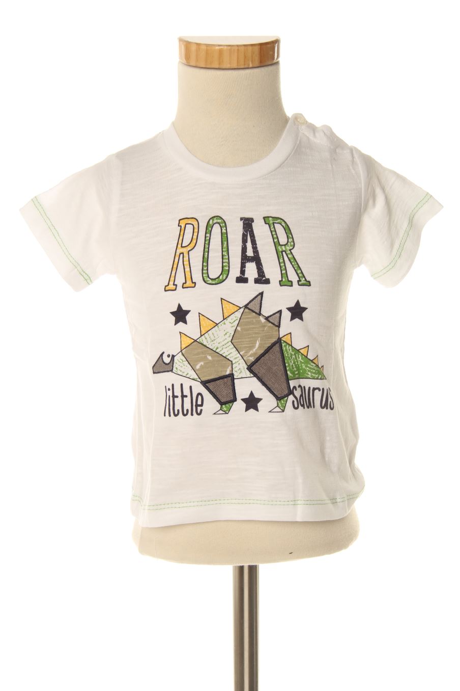 T-shirt Newness de la taille 9 mois avec une étiquette