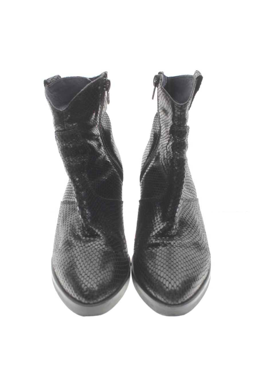 Botines de Claudia de la talla 37, de color negro de