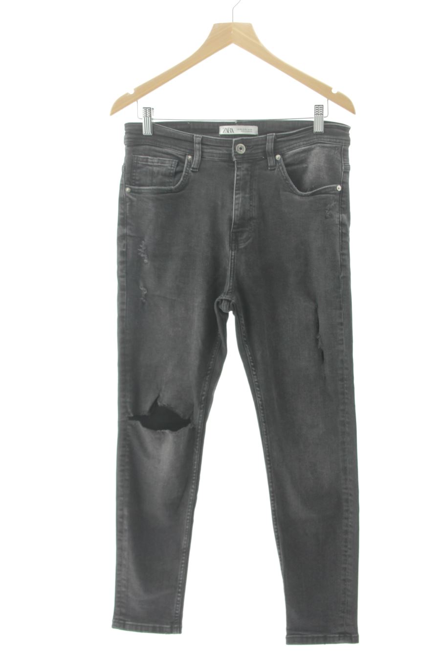 Jeans Zara de la taille 40, de couleur noir de denim