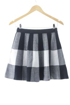 Aufwändiger Rock XS kling