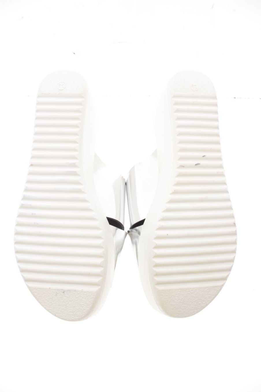 Sandalias tacon de Destroy de la talla 38, de color plateado de