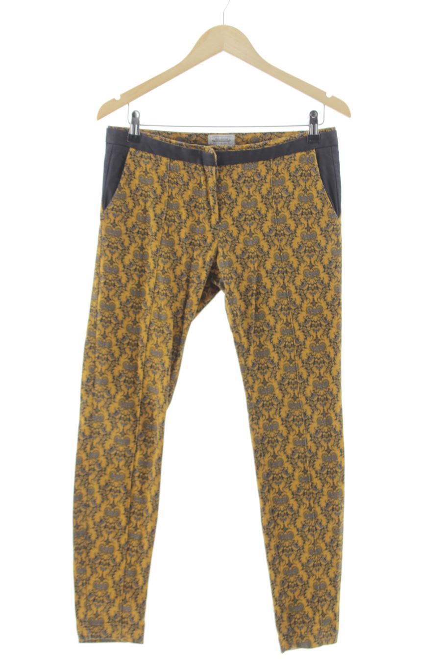 Pantalón de Pull & Bear de la talla 36, de color estampado
