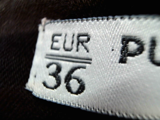 Jeans Pull & Bear de la taille 36, de couleur noir de denim