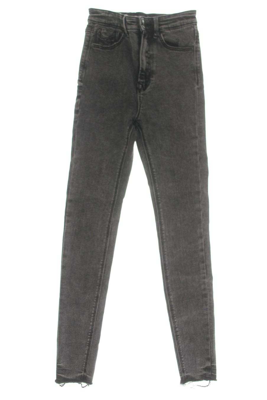 Vaquero de Stradivarius de la talla 32, de color negro de ropa vaquera
