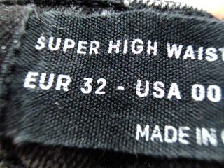 Vaqueros de Stradivarius de la talla 32, de color negro de ropa vaquera