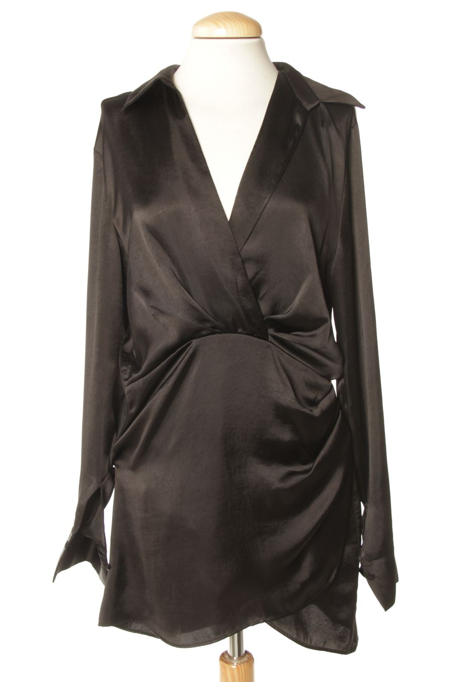 Robe casual Zara de la taille M, de couleur noir