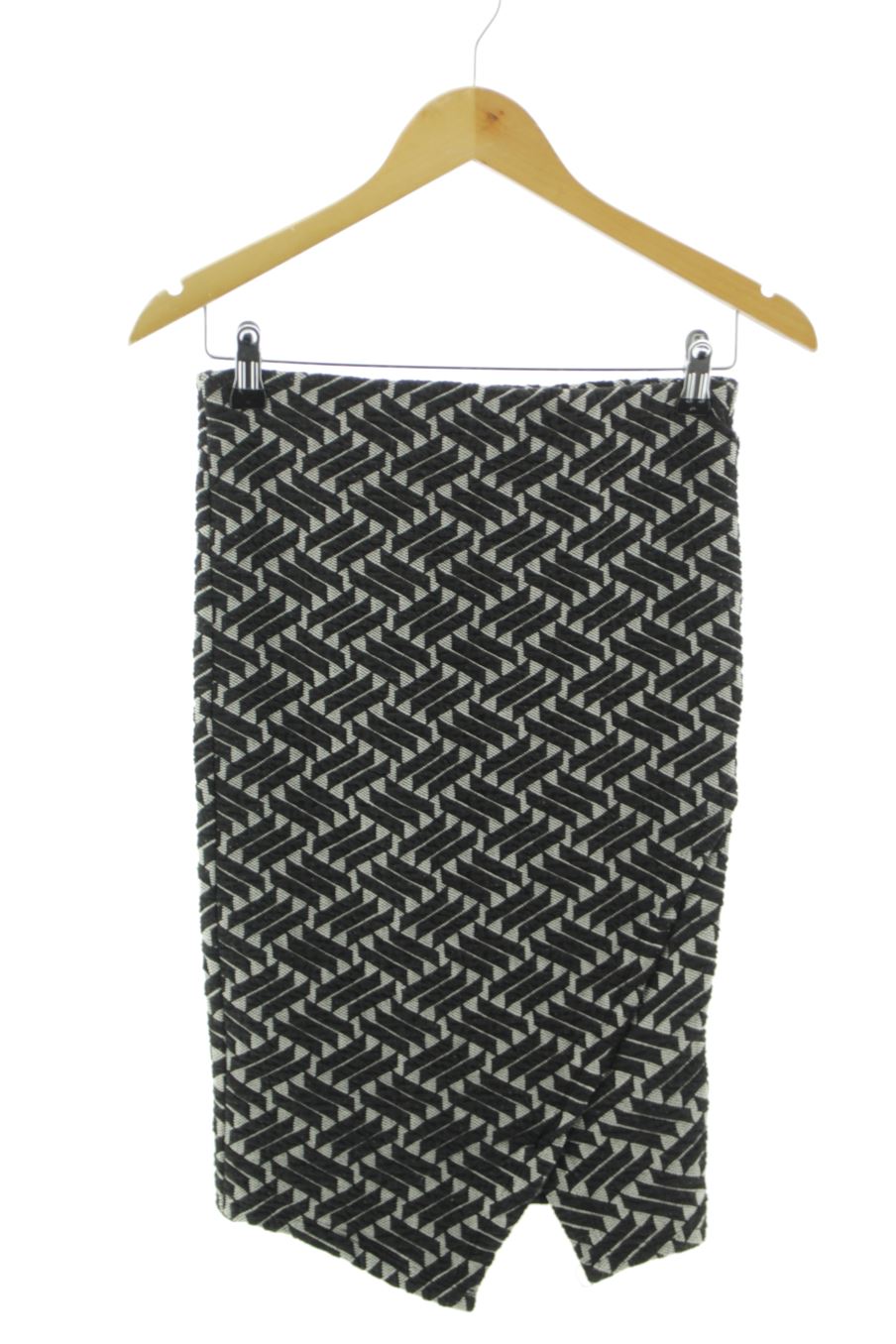 Aufwändiger Rock von Stradivarius Größe S, Farbe Schwarz, für