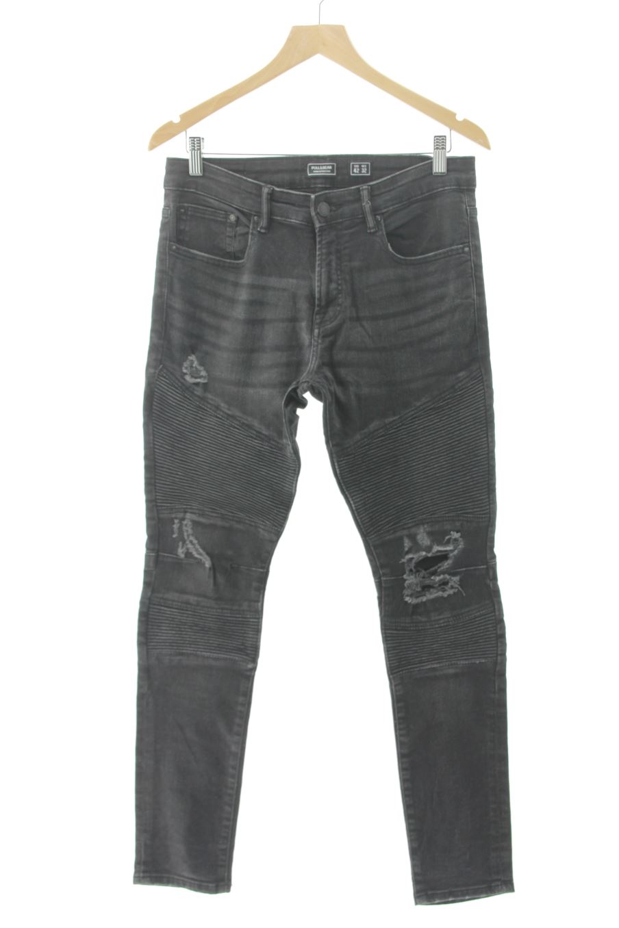 Jeans Pull & Bear de la taille 42, de couleur noir de denim