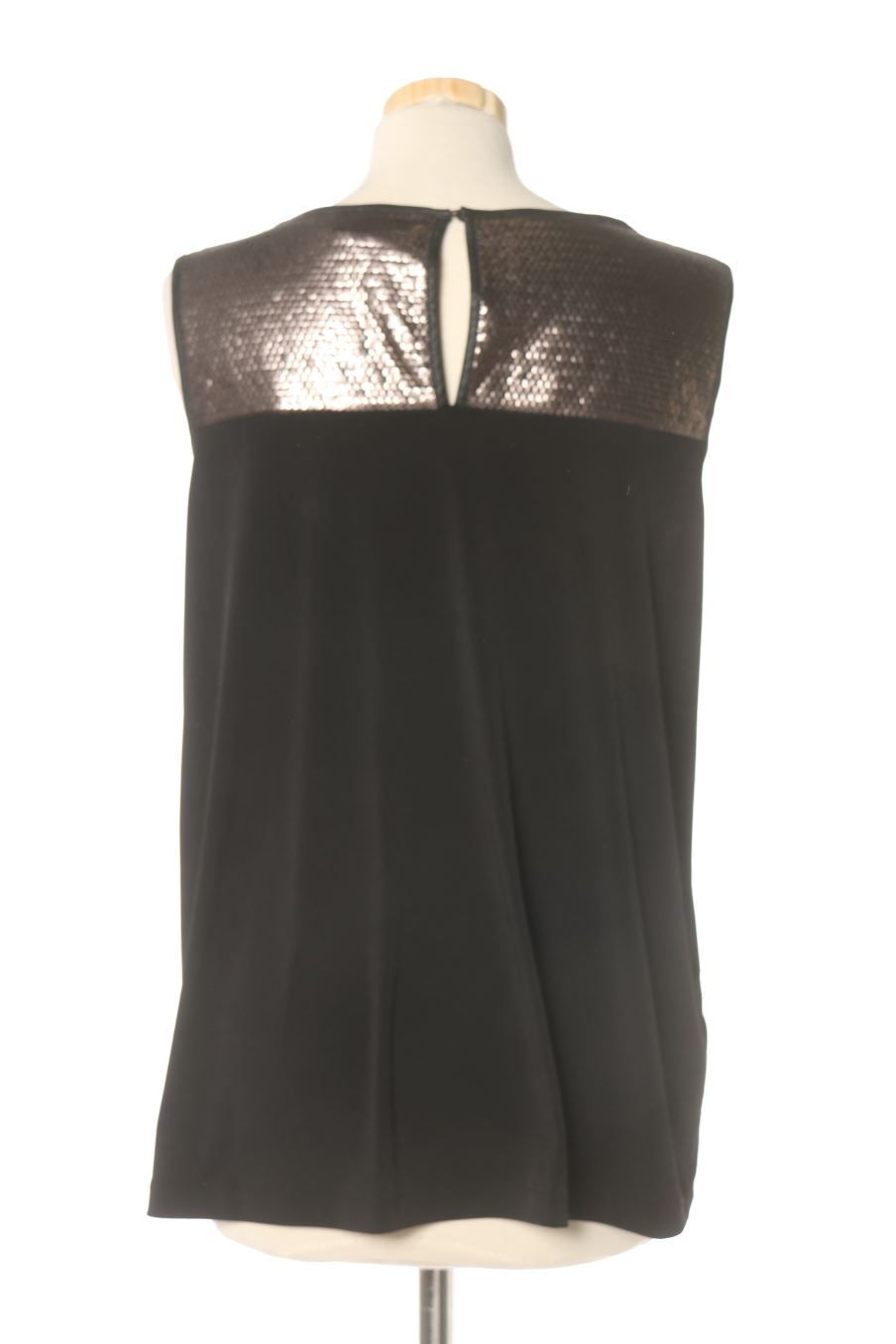 Top de Mango de la talla M, de color negro