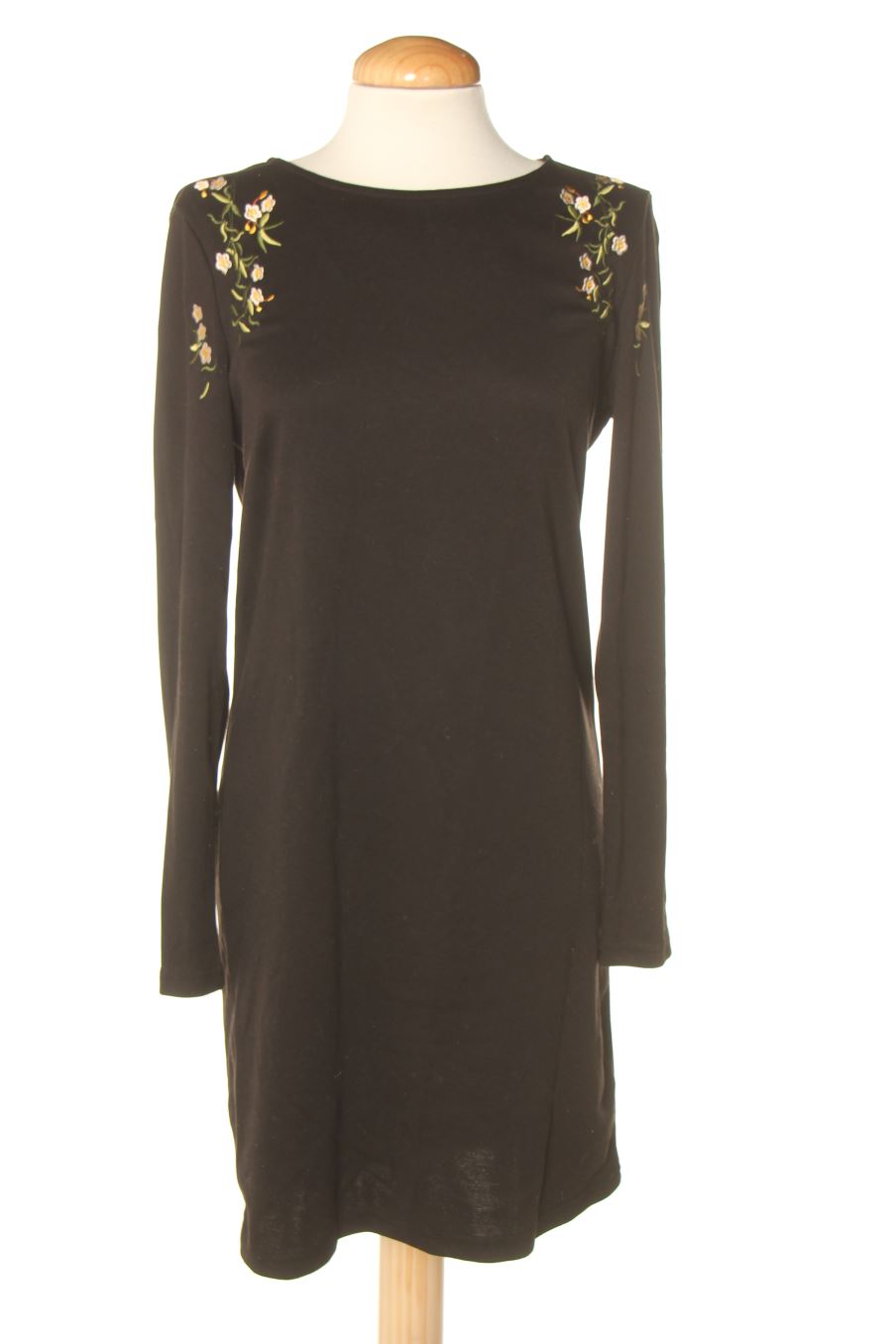 Robe casual Vila de la taille S, de couleur noir