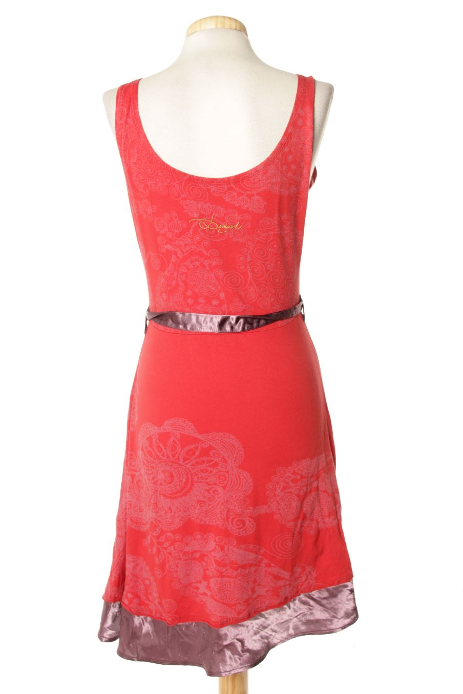 Einfaches Kleid von Desigual Größe M, Farbe Rot, für