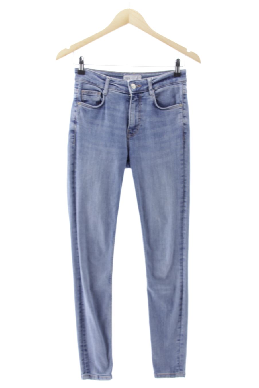 Jeans Zara de la taille 36, de couleur bleu de denim