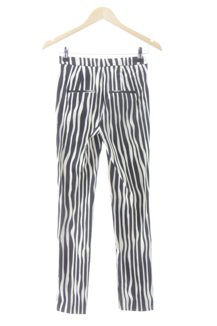 Pantalon Mango de la taille 34, de couleur rayures