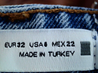 Pantalón corto de Zara de la talla 32, de color azul de ropa vaquera