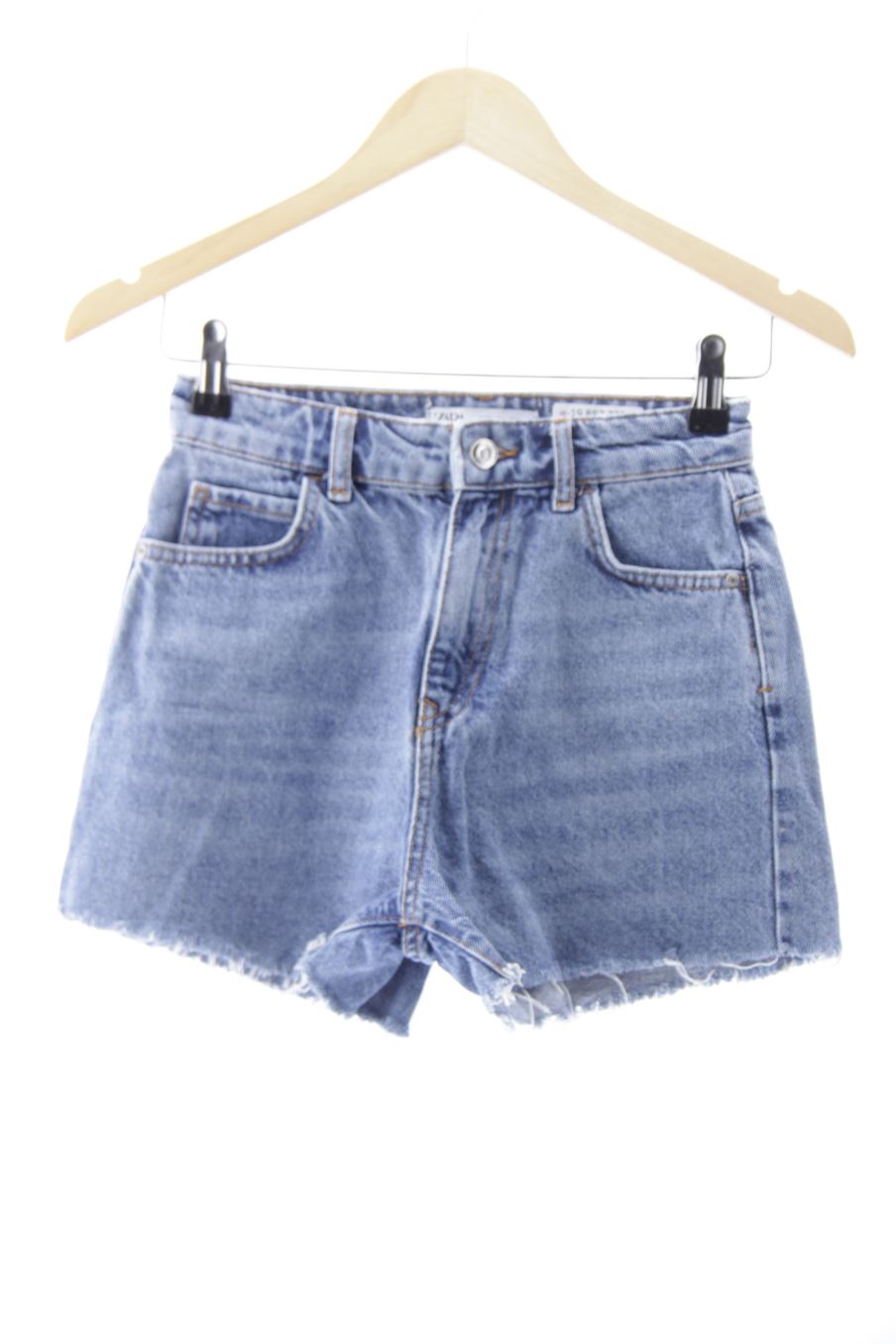 Pantalón corto de Zara de la talla 32, de color azul de ropa vaquera