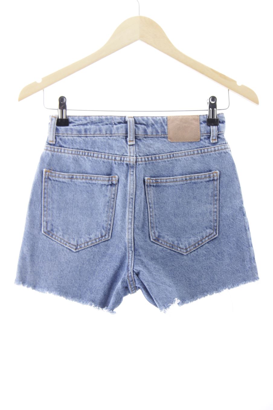 Pantalón corto de Zara de la talla 32, de color azul de ropa vaquera