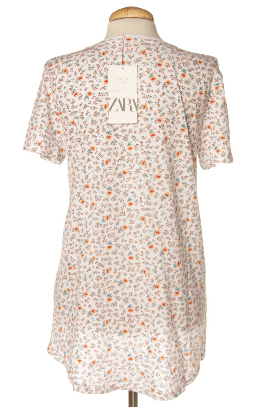 T-shirt Zara de la taille S, de couleur fleurs