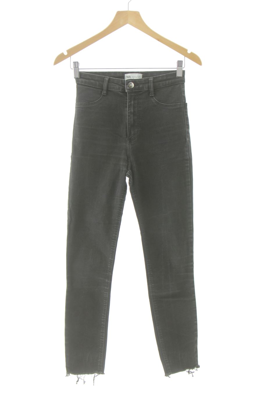 Vaquero de Zara de la talla 36, de color negro de ropa vaquera