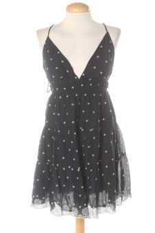 Vestido casual M Stradivarius, foto 1 de 2