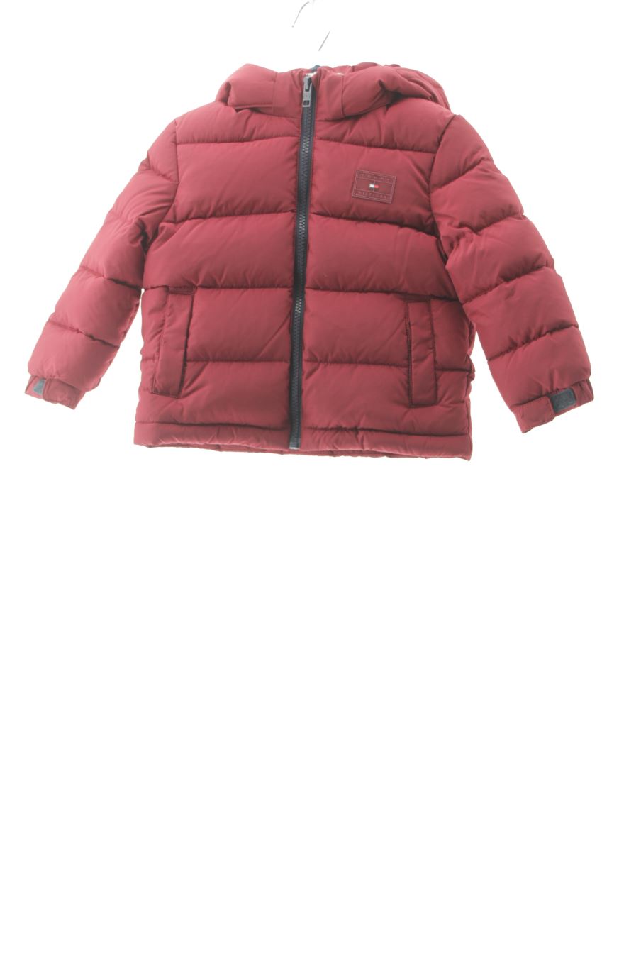 Blouson Tommy Hilfiger de la taille 3 ans avec une étiquette