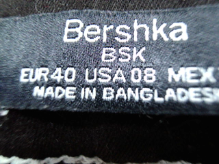 Jeans Bershka de la taille 40, de couleur noir de denim