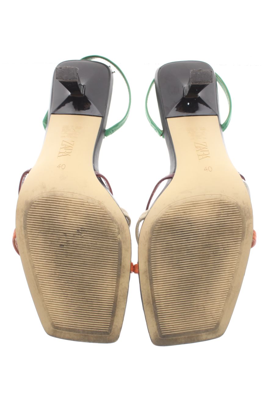 Sandalias tacon de Zara de la talla 40, de color negro de