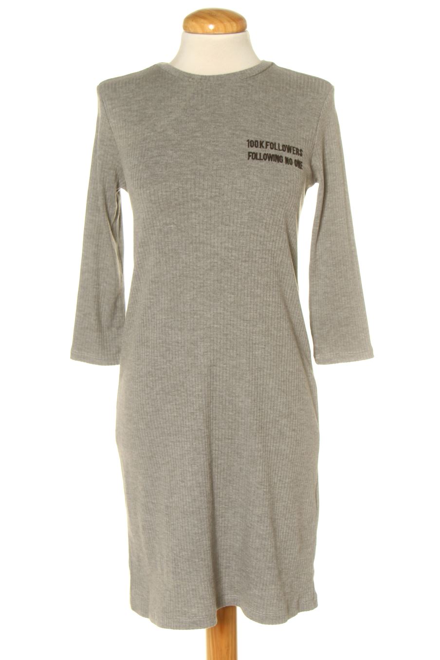 Robe casual Bershka de la taille S, de couleur gris